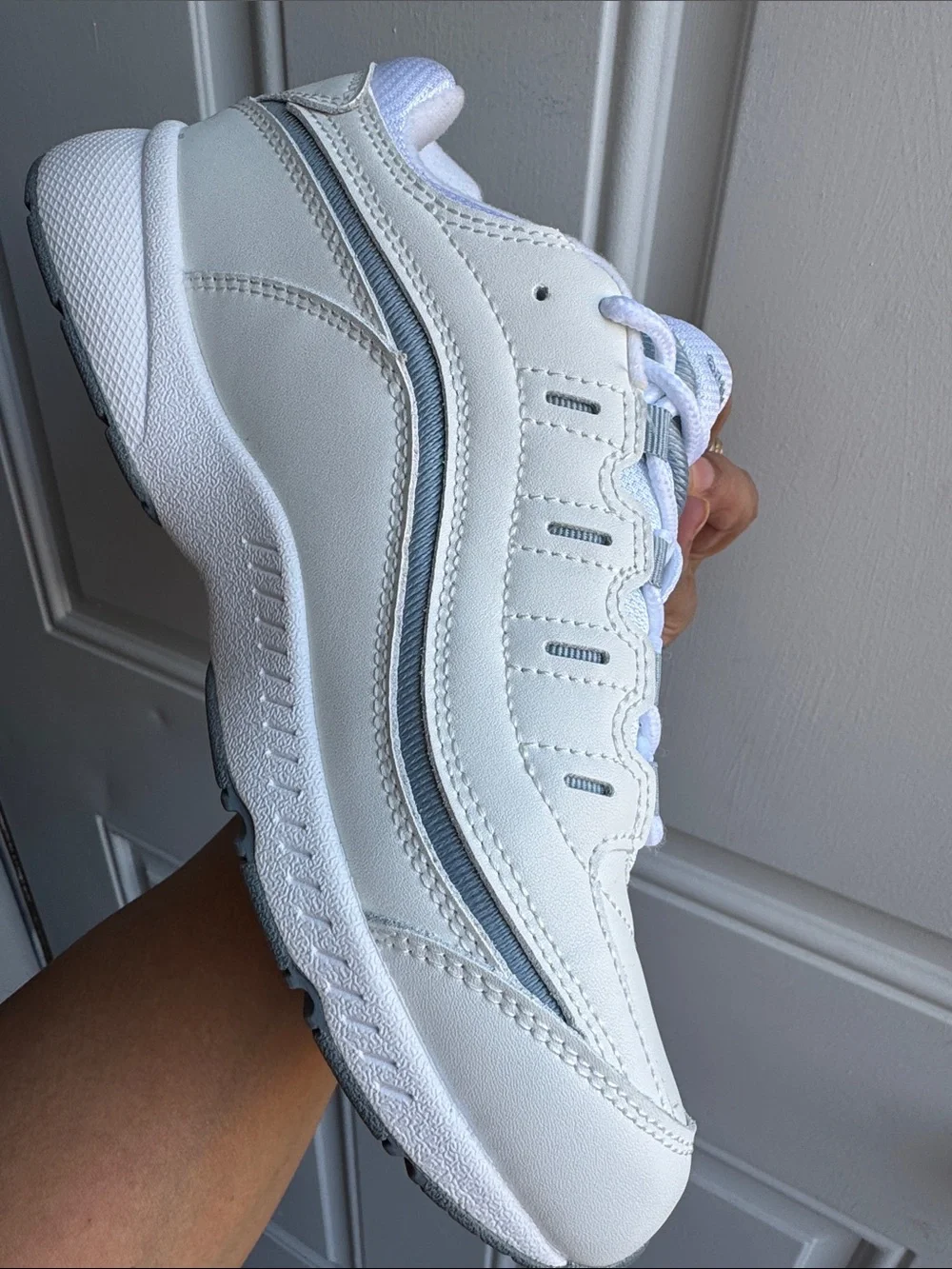 Easy Spirit Walk Run  Women’s White and Light Gray  Sneakers Size 8.5